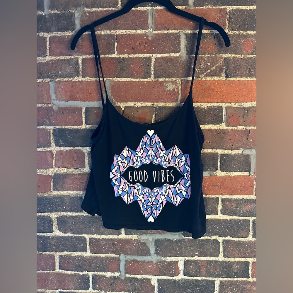 Black and White Sleeveless Graphic Crop Top
